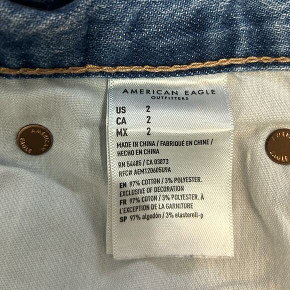 American Eagle 90s Boyfriend Denim Shorts Distressed Size 2 High Rise - Picture 8 of 10